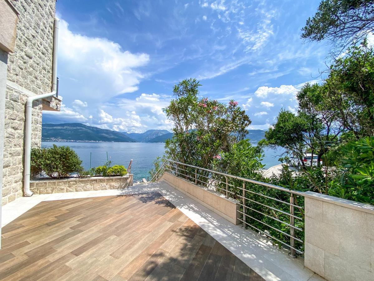 Leut Apartments Tivat Bagian luar foto