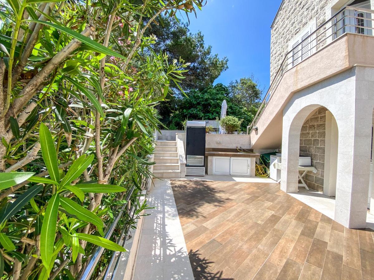 Leut Apartments Tivat Bagian luar foto