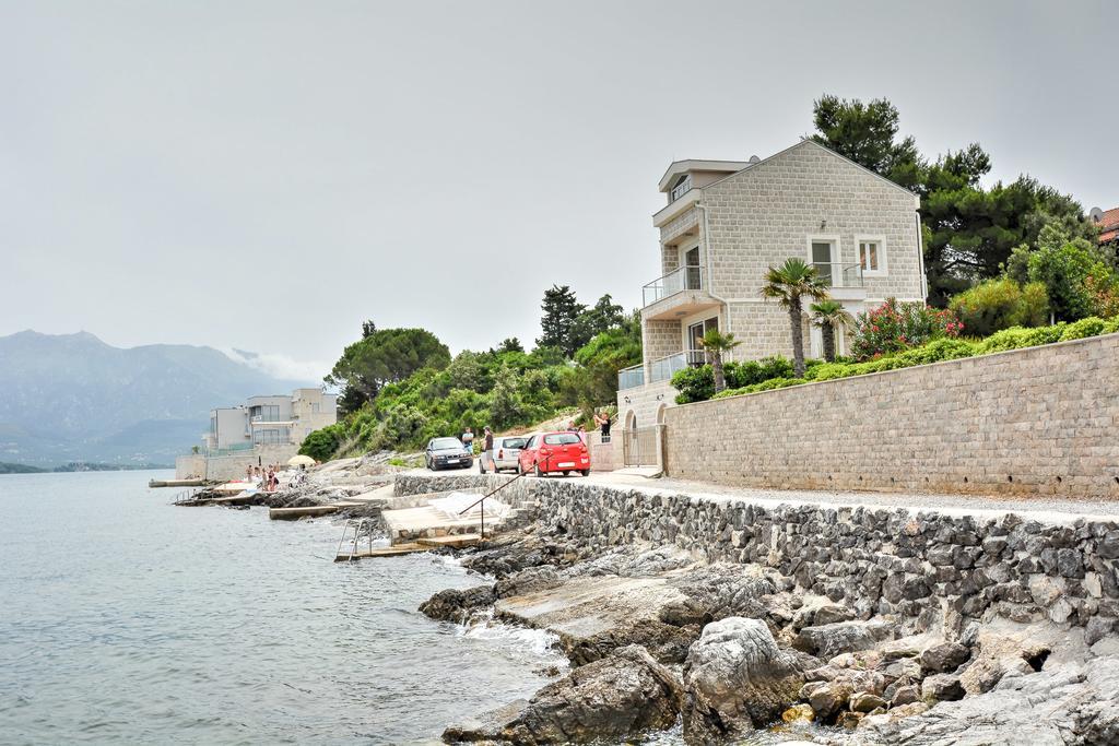 Leut Apartments Tivat Bagian luar foto